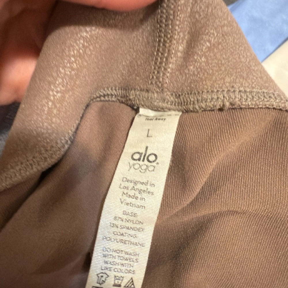 ALO Yoga Tan Activewear Set - Picture 7 of 15